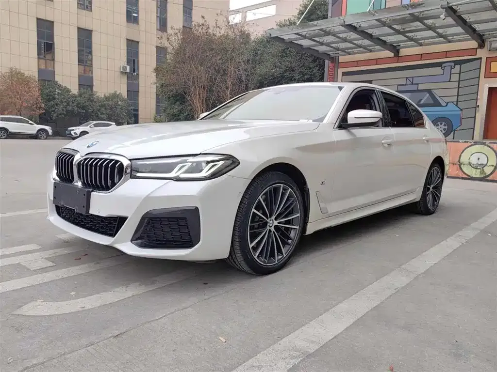 BMW 5 Series — фото 1