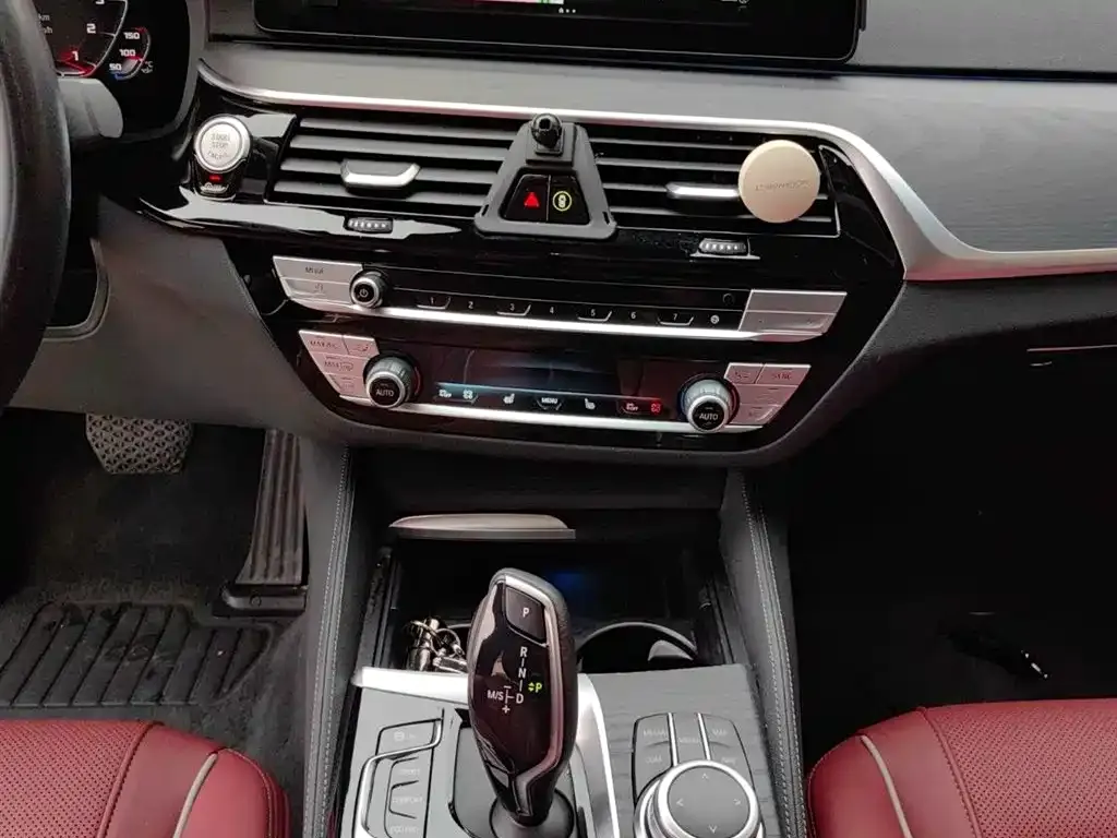 BMW 5 Series — фото 9
