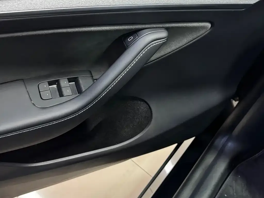 Tesla Model Y 2024 из CN, фото 4