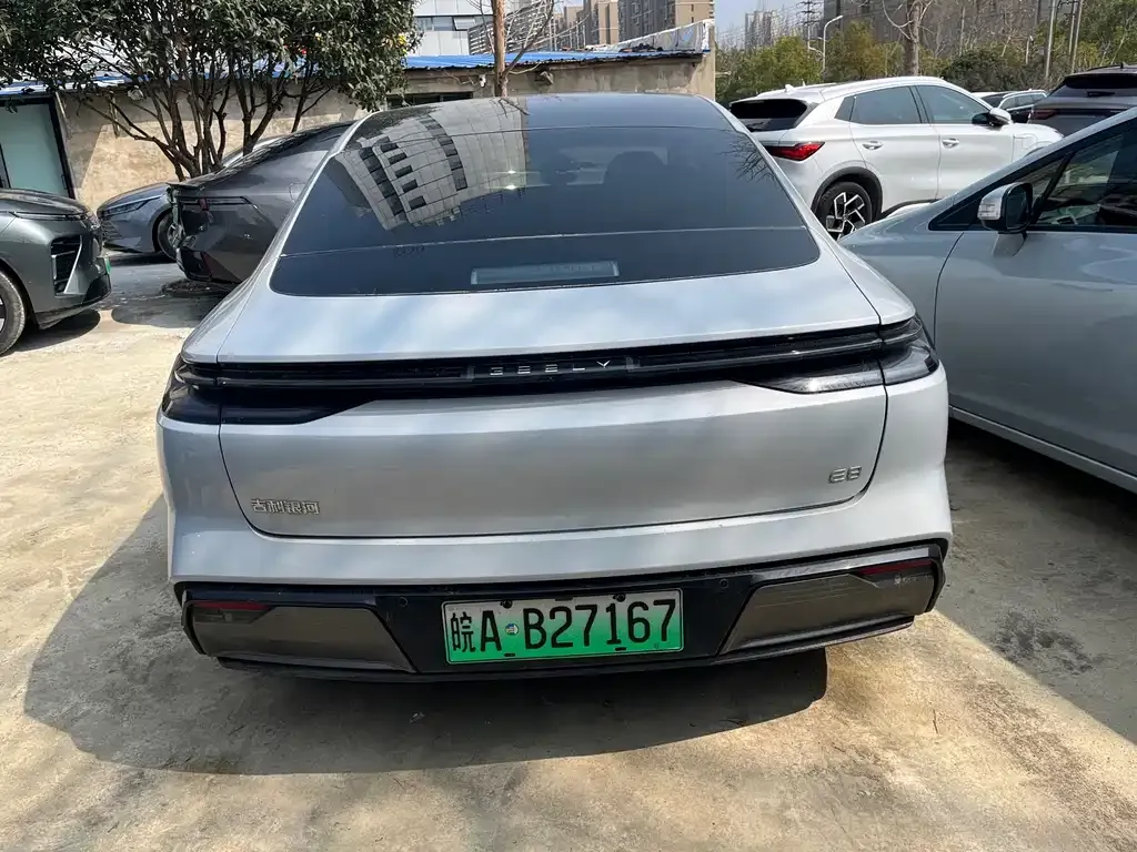 Geely Galaxy E8 — фото 4