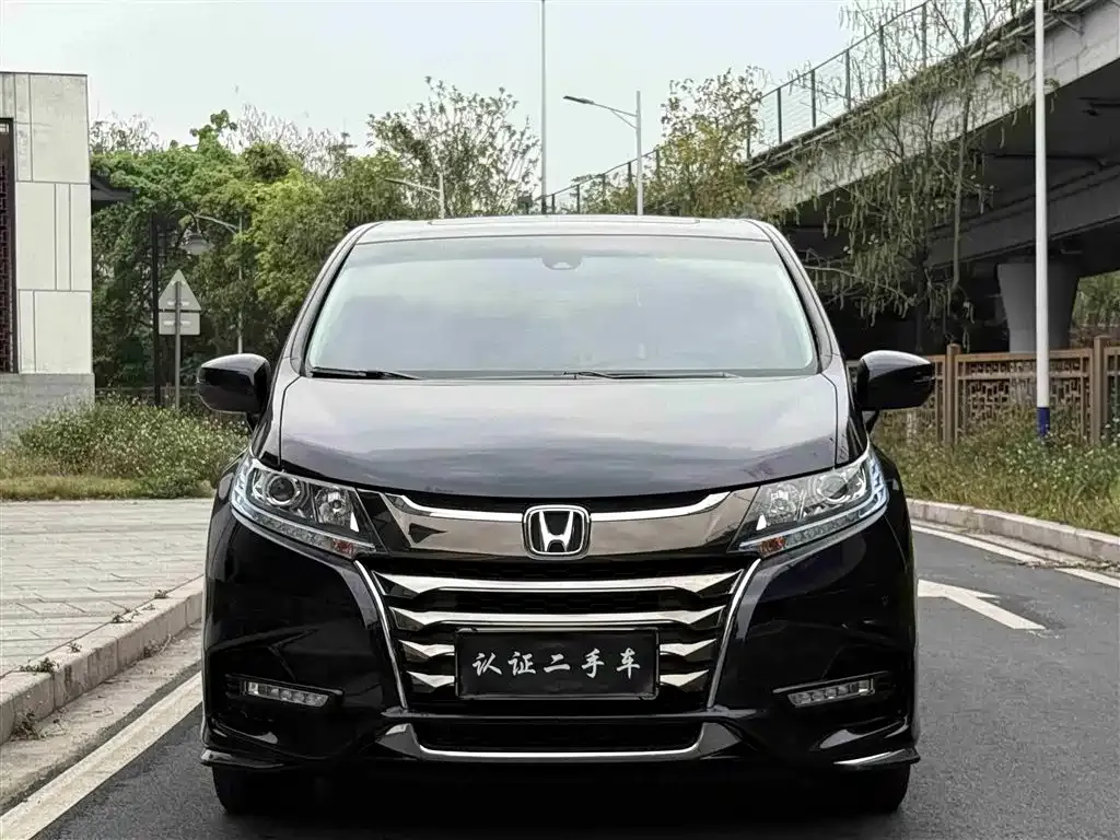 Honda Odyssey — фото 1