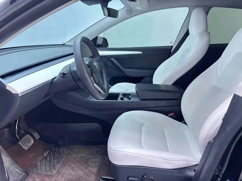 Tesla Model Y — фото 7