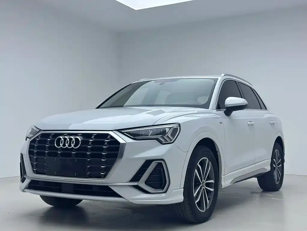 Audi Q3 — фото 1