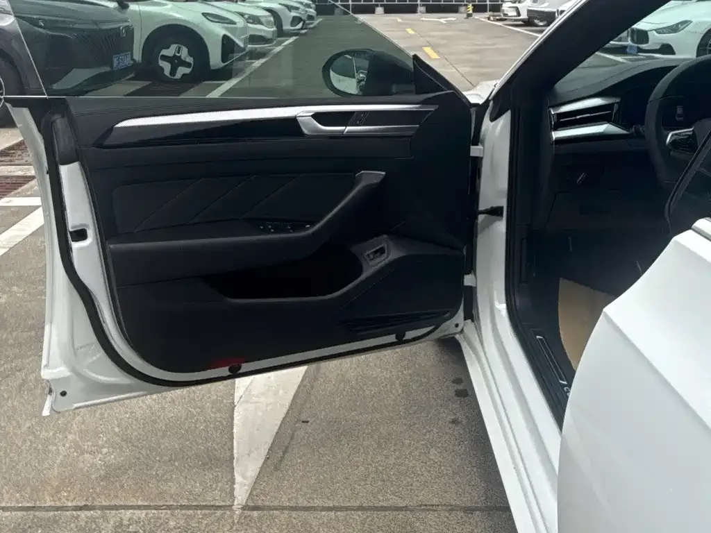 Volkswagen CC 2022 из CN, фото 7