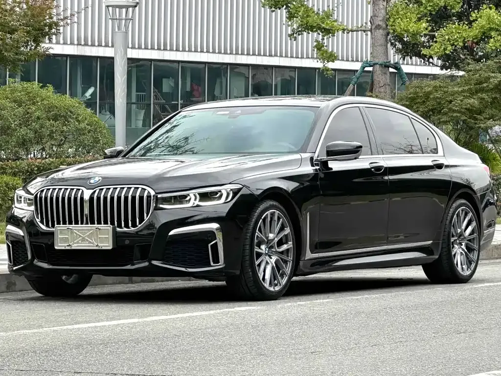 BMW 7 Series — фото 1