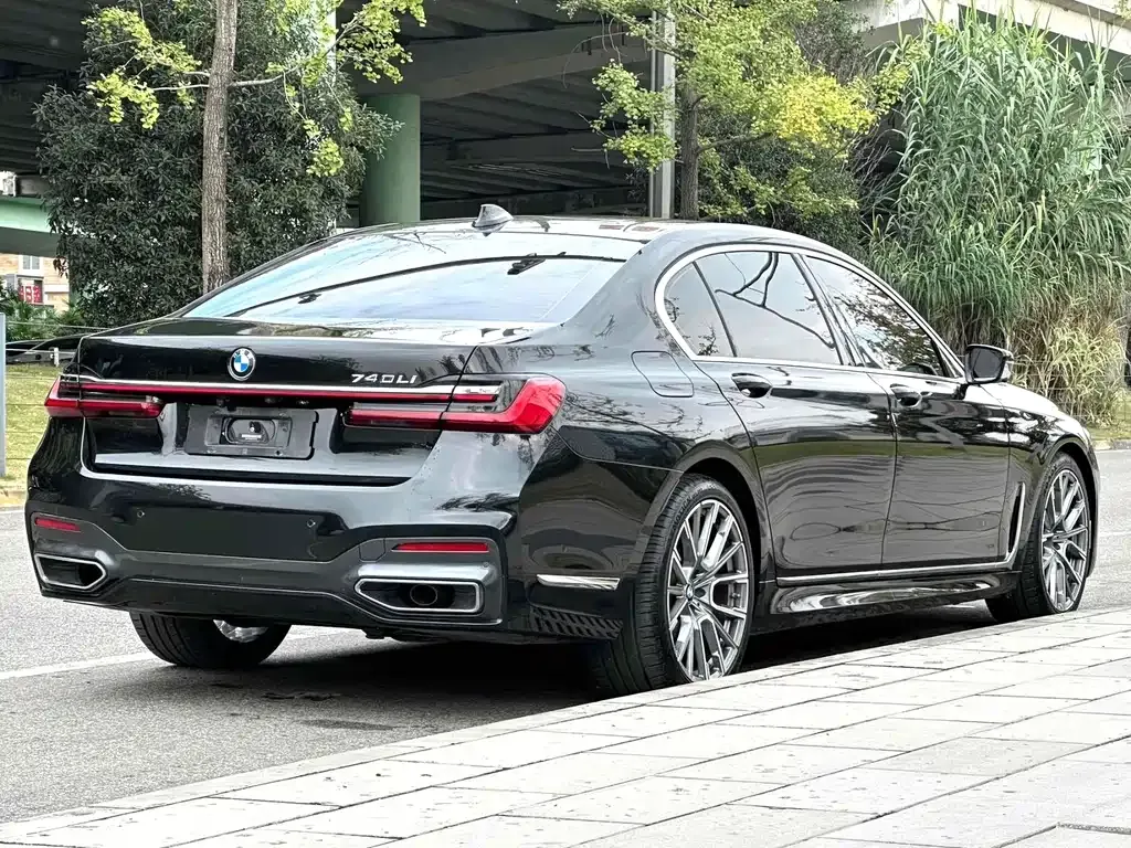 BMW 7 Series — фото 4