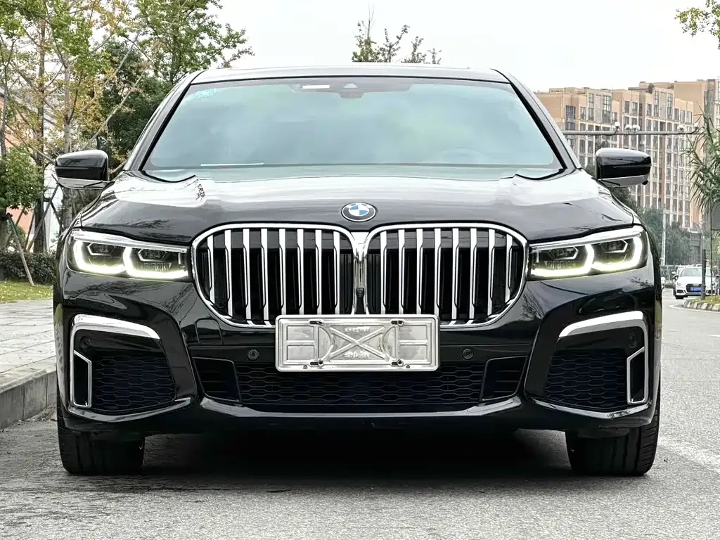 BMW 7 Series — фото 8