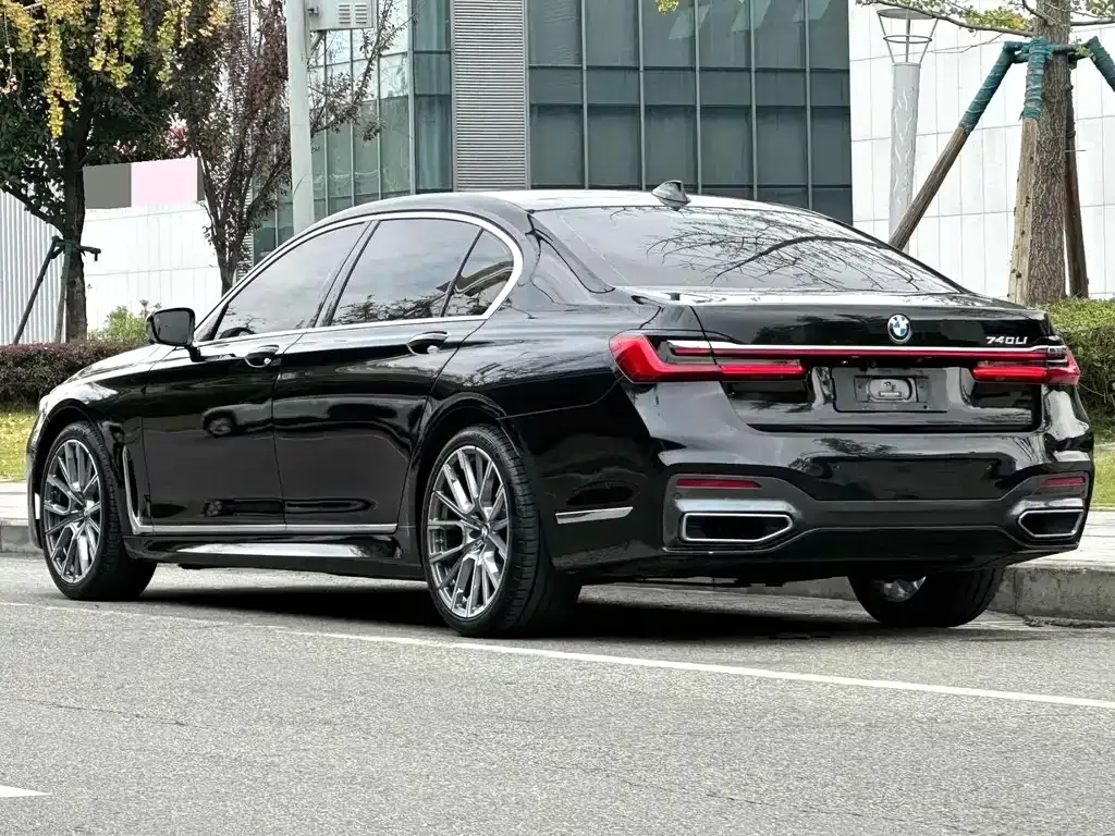 BMW 7 Series — фото 3
