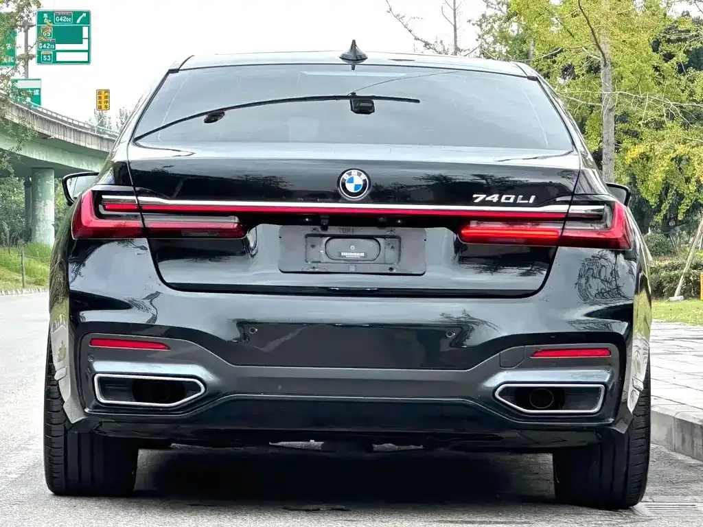 BMW 7 Series — фото 10