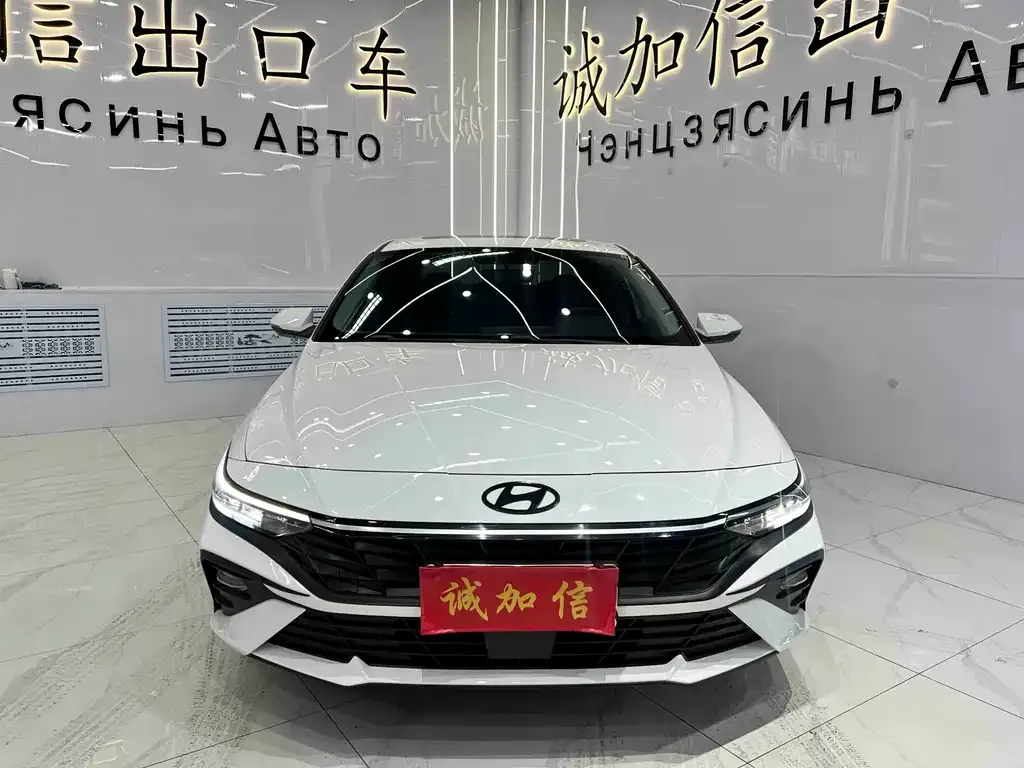 Hyundai Elantra — фото 10