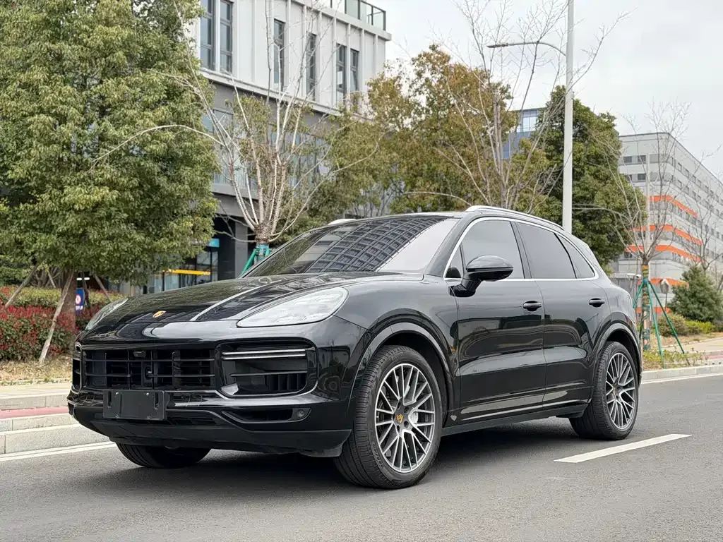 Porsche Cayenne — фото 1