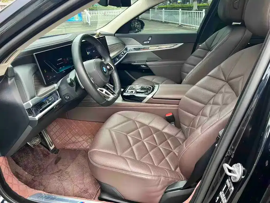 BMW 7 Series 2023 из CN, фото 7