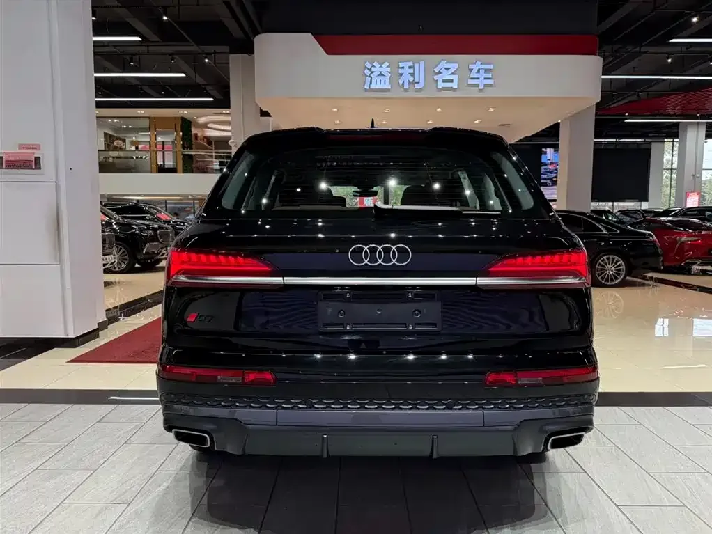 Audi Q7 — фото 10