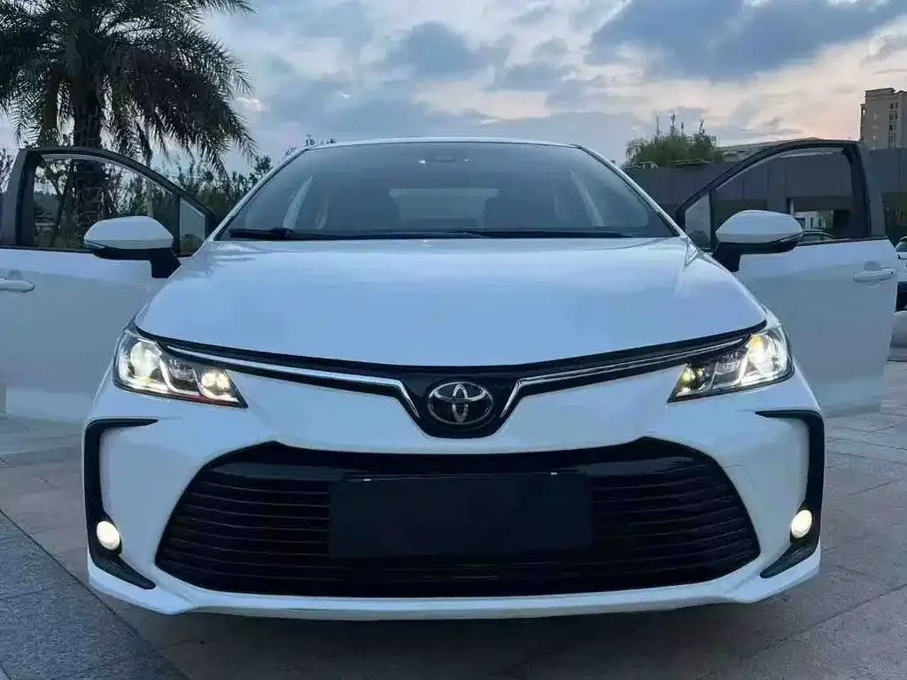 Toyota Corolla — фото 1