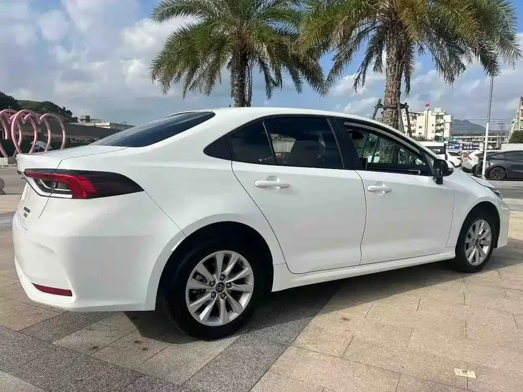 Toyota Corolla — фото 6