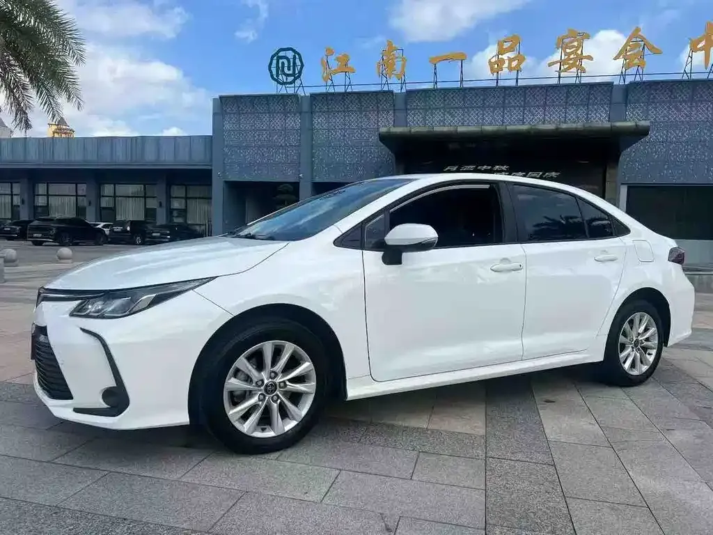 Toyota Corolla — фото 10