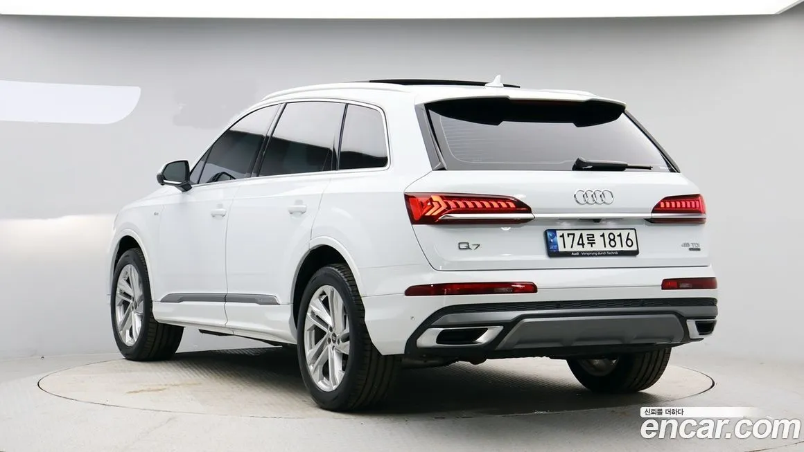 Audi Q7 — фото 10