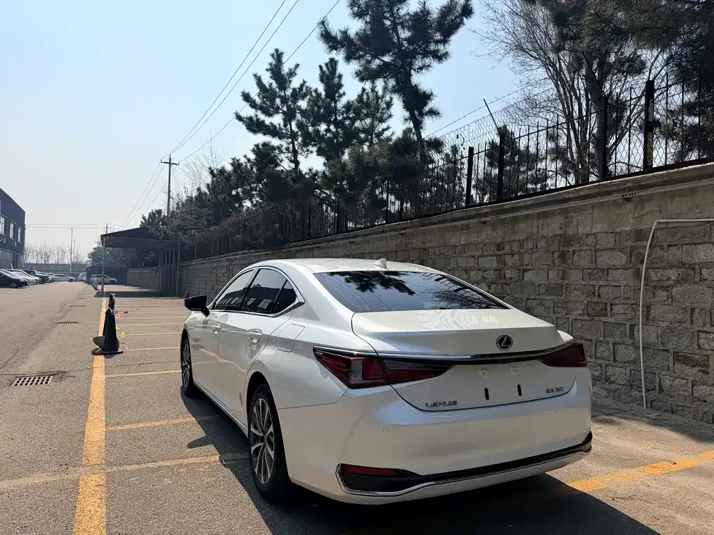 Lexus ES — фото 8