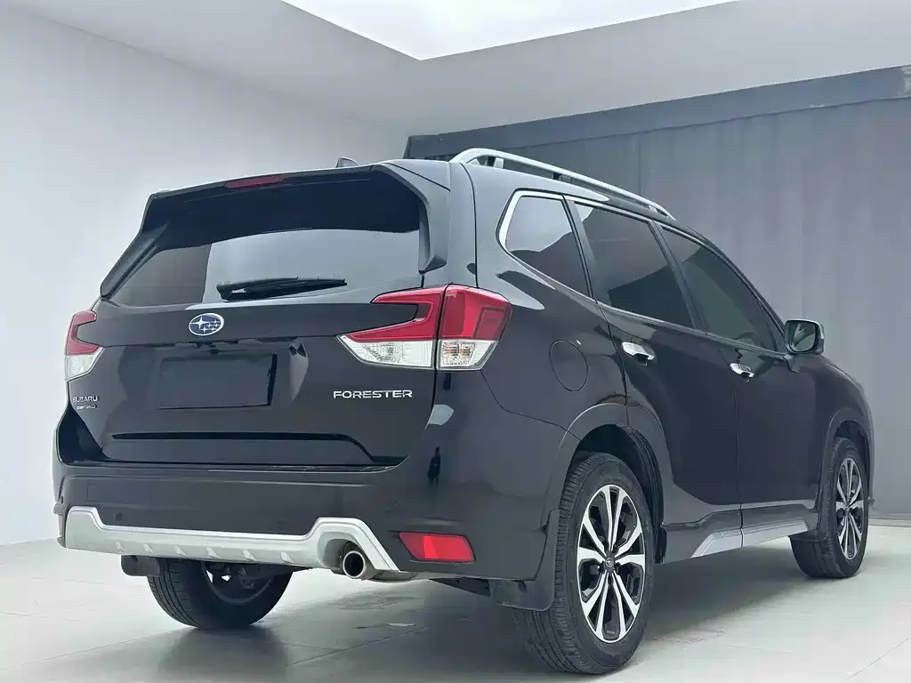 Subaru Forester — фото 4