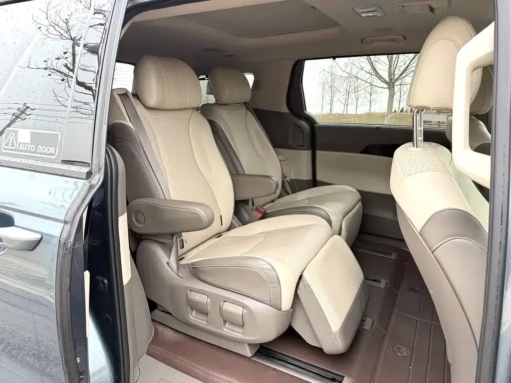 Kia Carnival 2022 из CN, фото 2