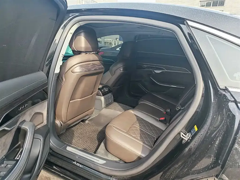 Audi A8 2025 из CN, фото 4