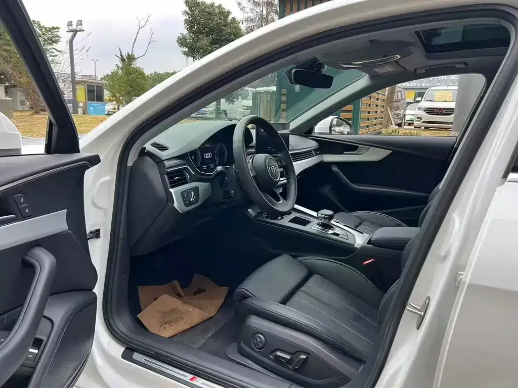 Audi A4L 2021 из CN, фото 3