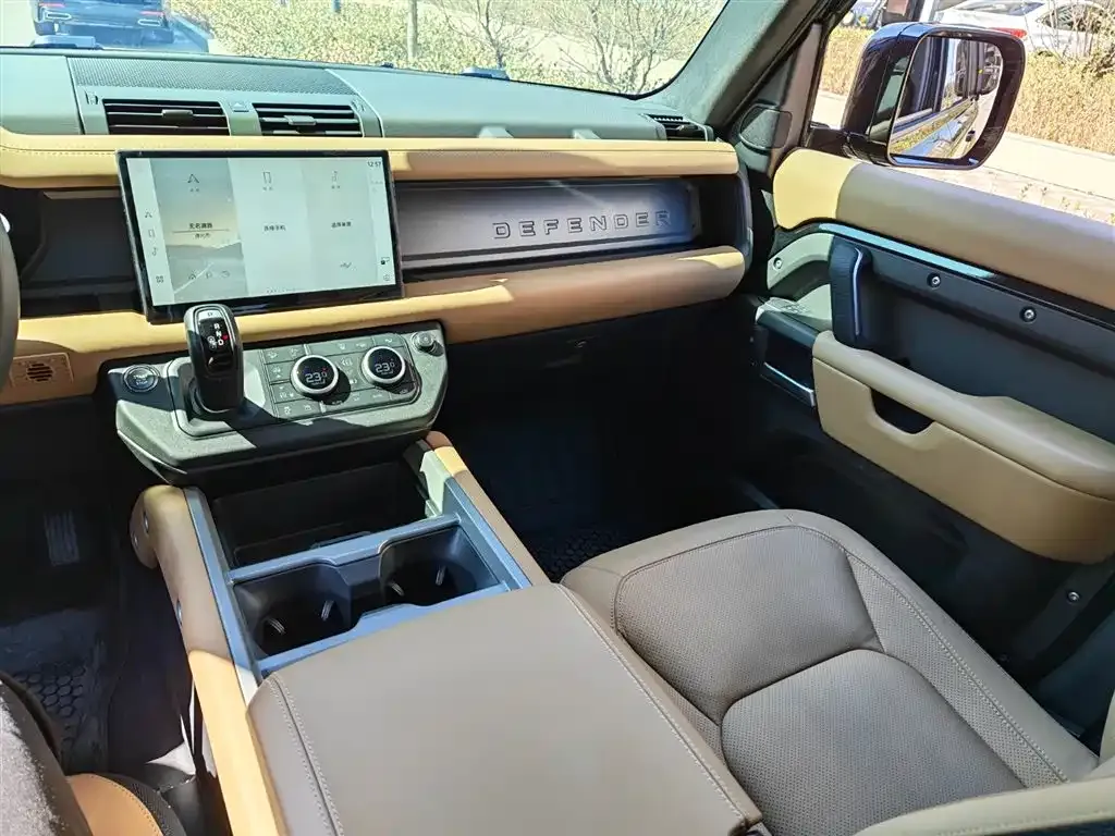 Land Rover Defender — фото 10