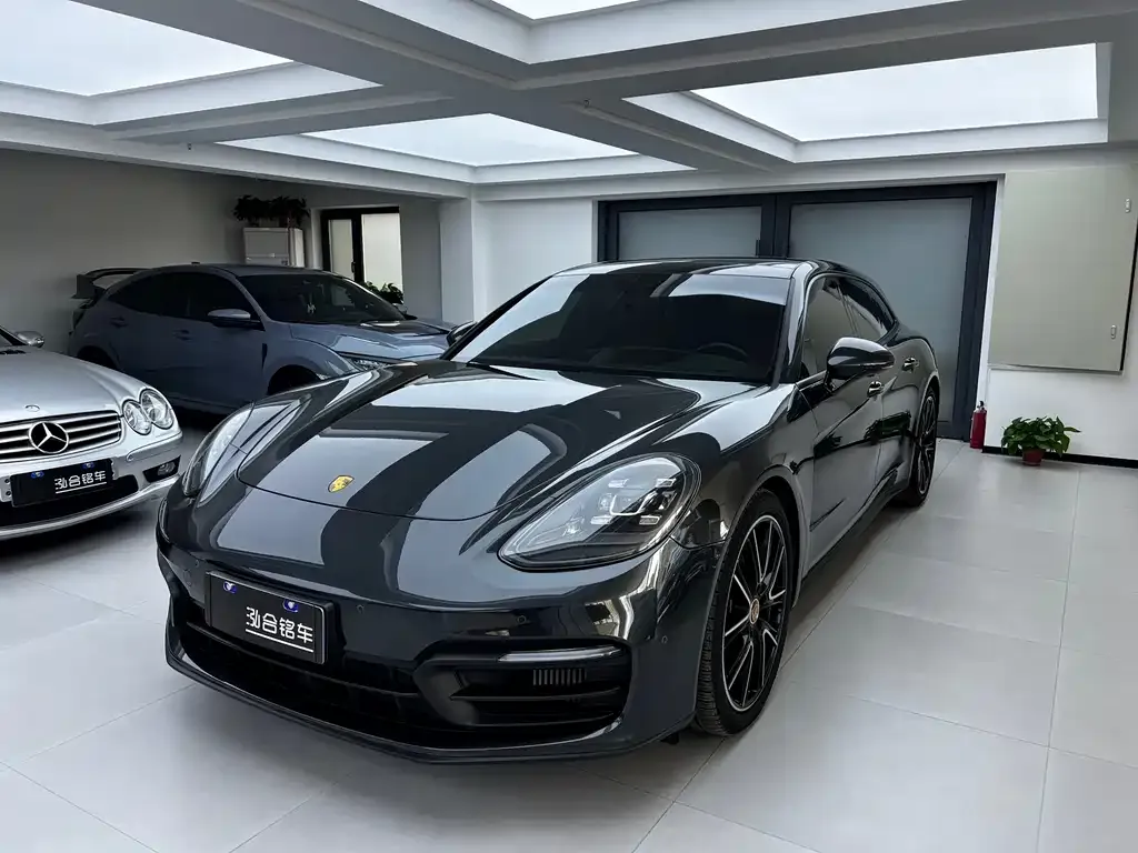 Porsche Panamera — фото 1