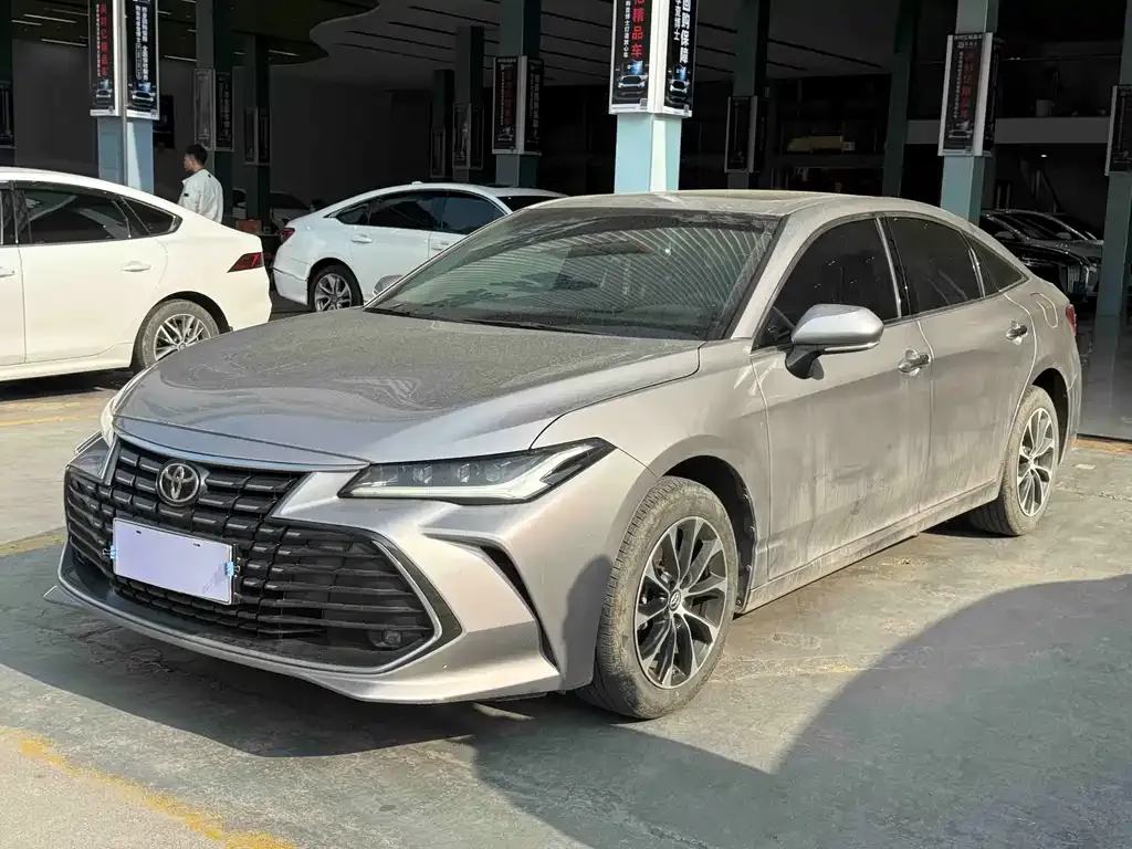 Toyota Avalon — фото 1