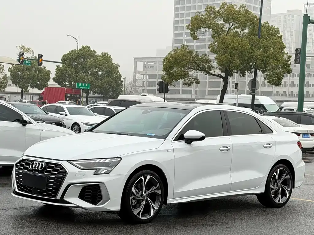 Audi A3 — фото 1
