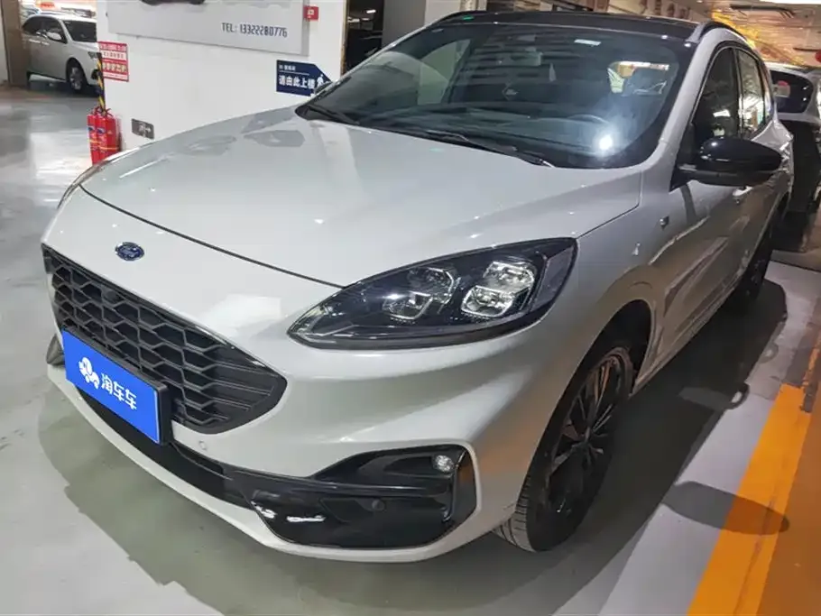Ford Escape 2023 из CN, фото 1