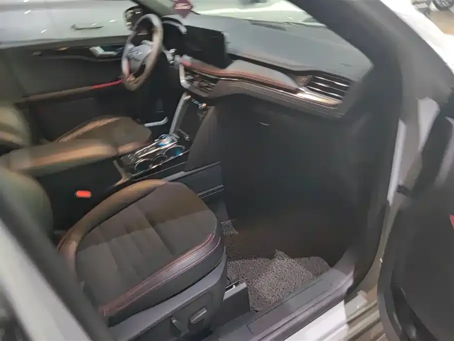 Ford Escape 2023 из CN, фото 2