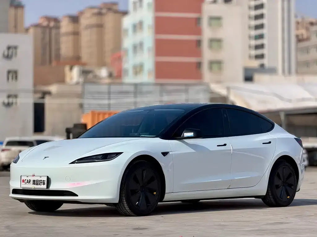 Tesla Model 3 — фото 1