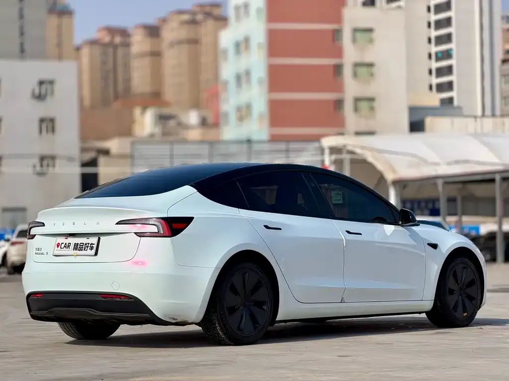 Tesla Model 3 — фото 10