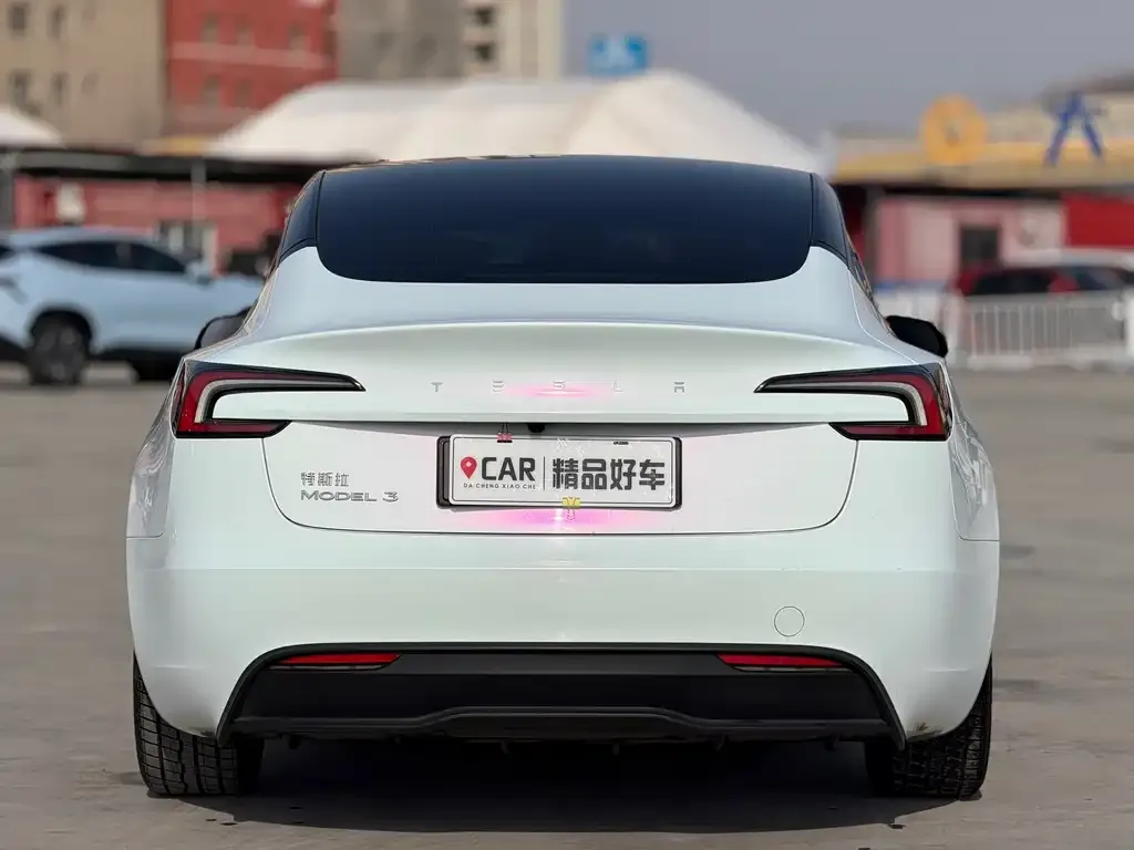 Tesla Model 3 — фото 4