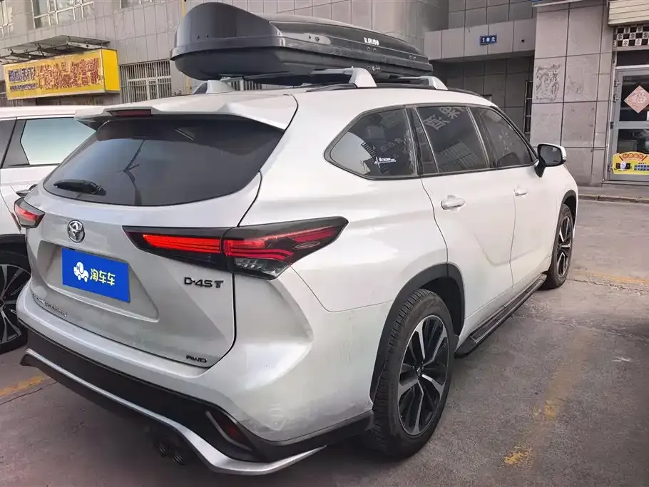 Toyota Crown Kluger 2023 из CN, фото 4