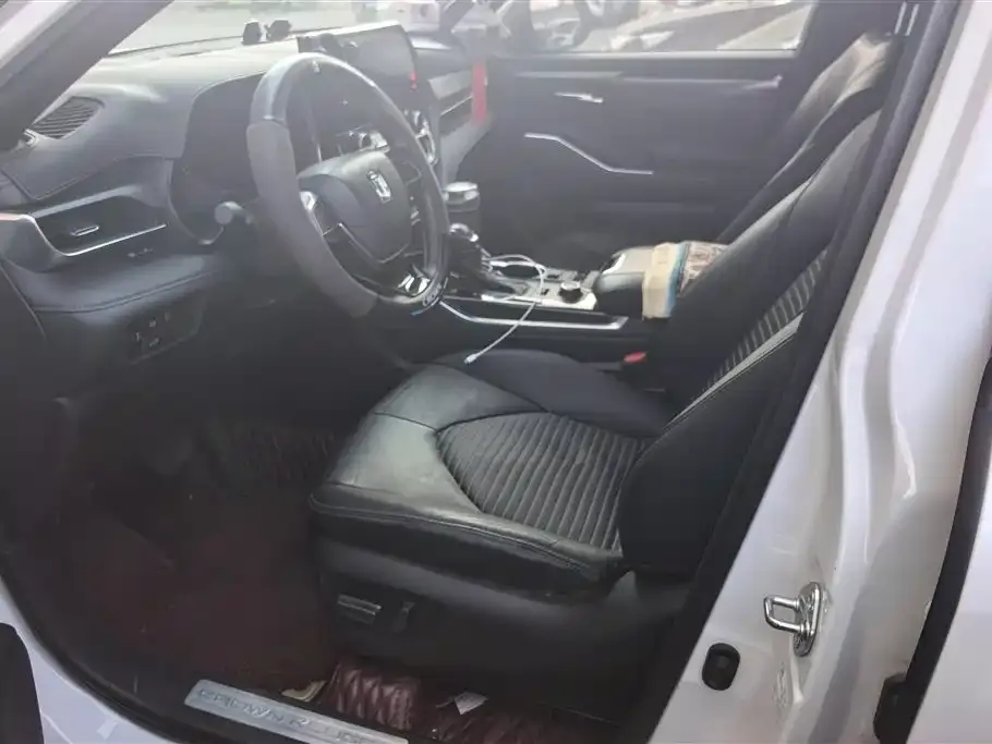 Toyota Crown Kluger 2023 из CN, фото 2