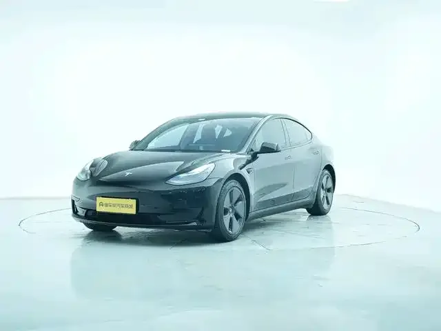 Tesla Model 3 — фото 1