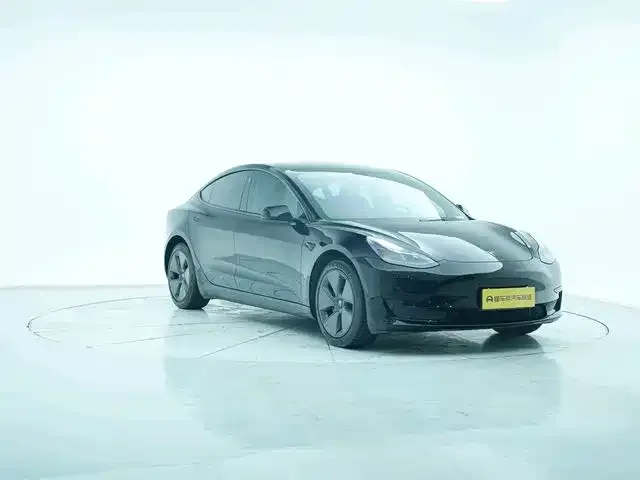 Tesla Model 3 — фото 9