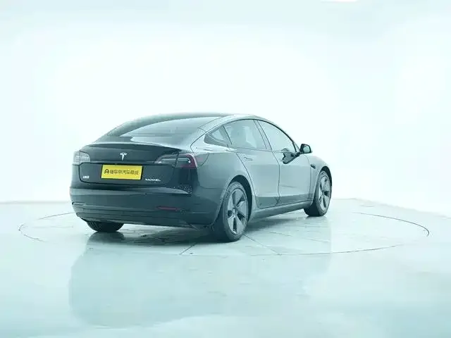 Tesla Model 3 — фото 4
