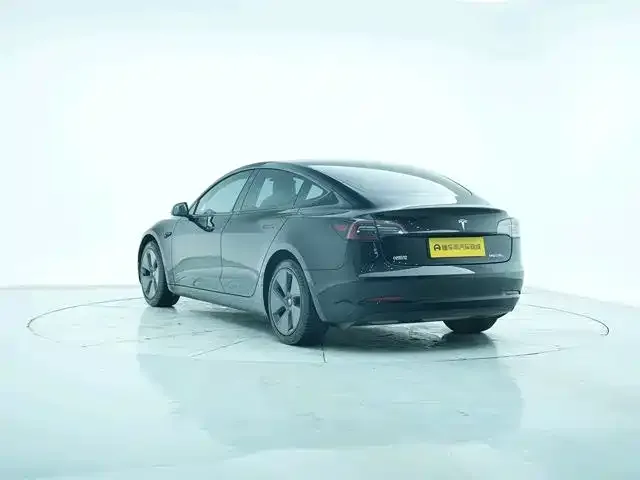 Tesla Model 3 — фото 7