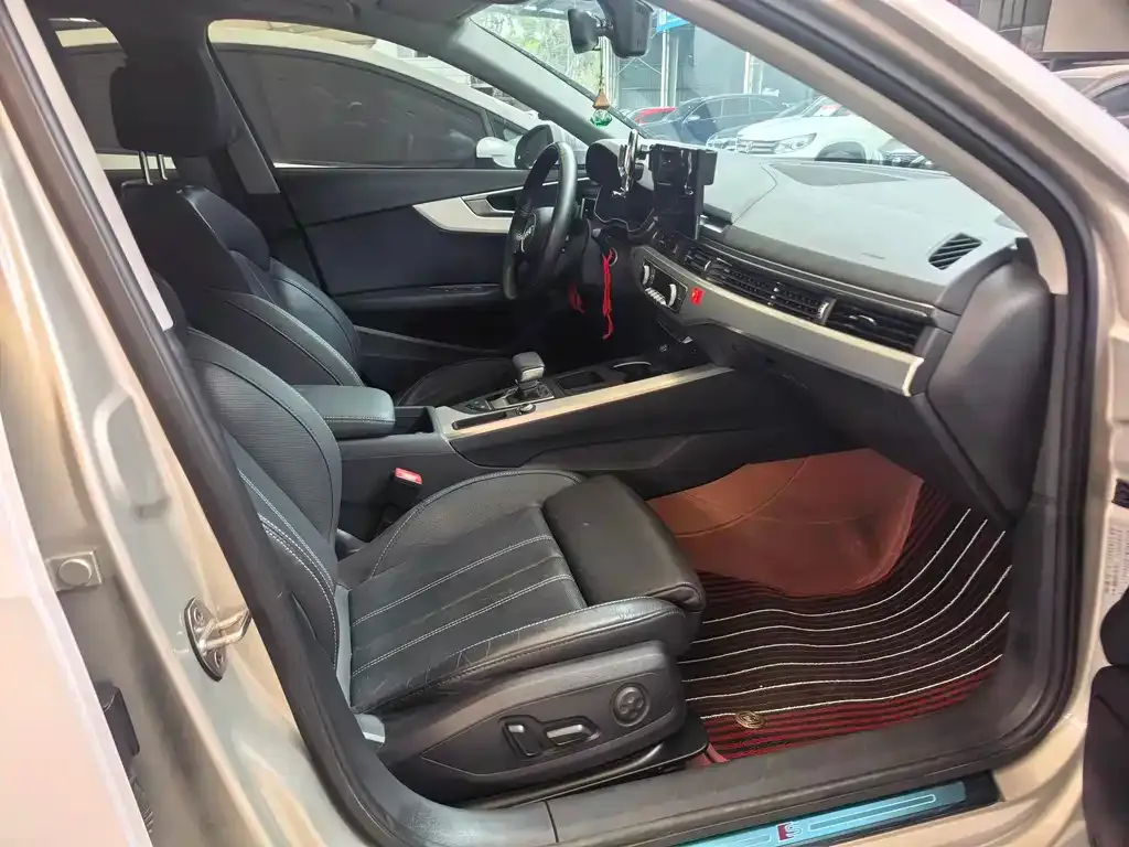 Audi A4L 2021 из CN, фото 5