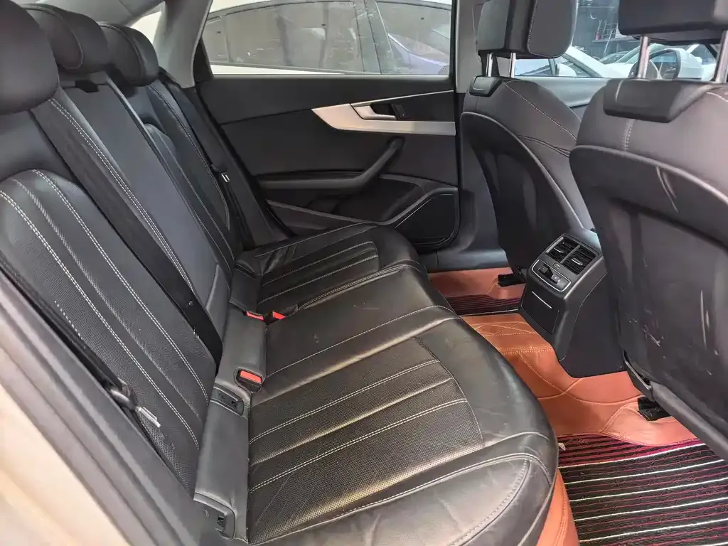 Audi A4L 2021 из CN, фото 3