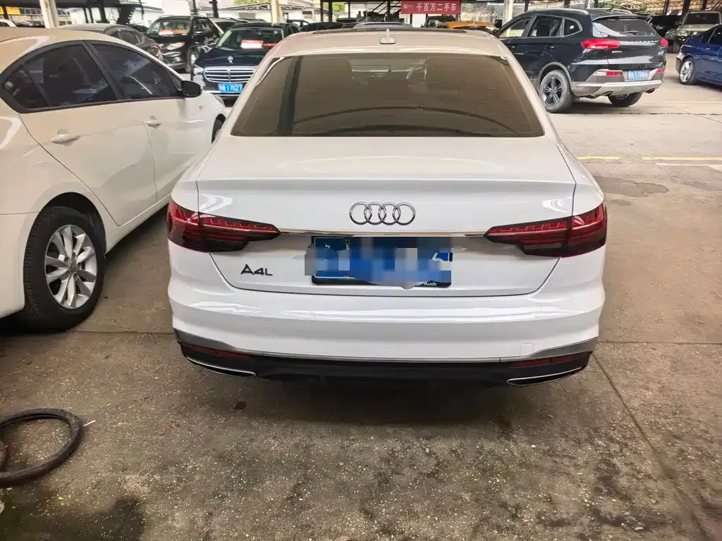 Audi A4L 2021 из CN, фото 9