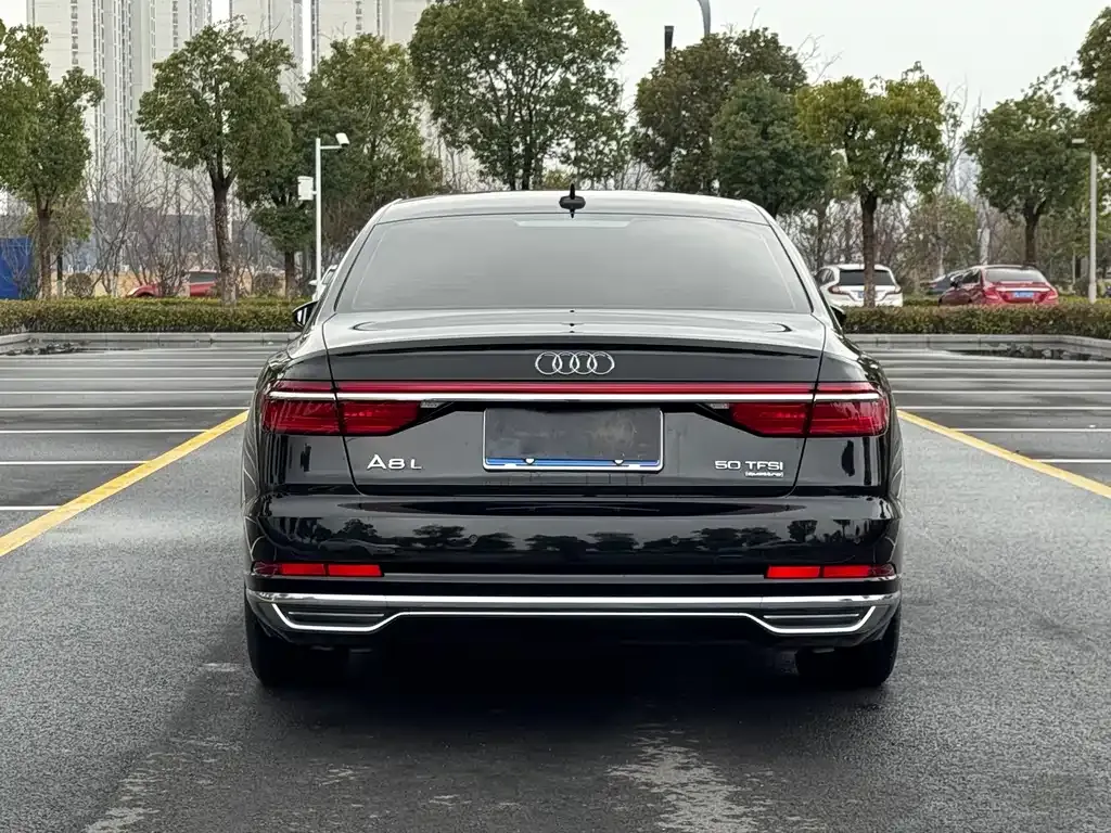 Audi A8 — фото 3