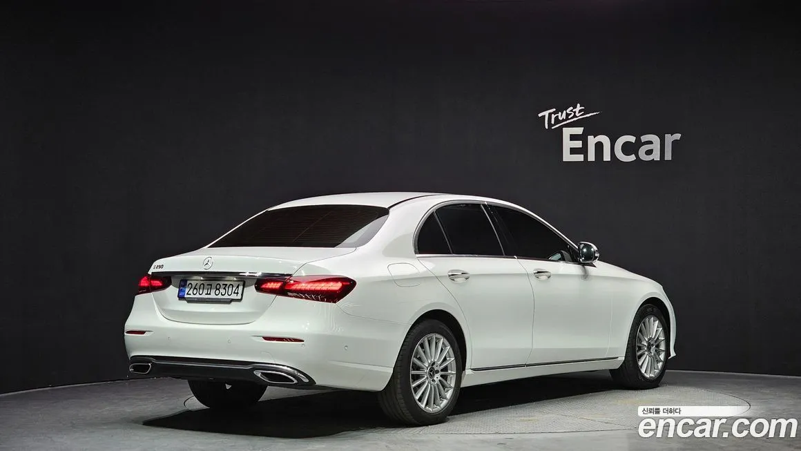 Mercedes-Benz E-Class — фото 9