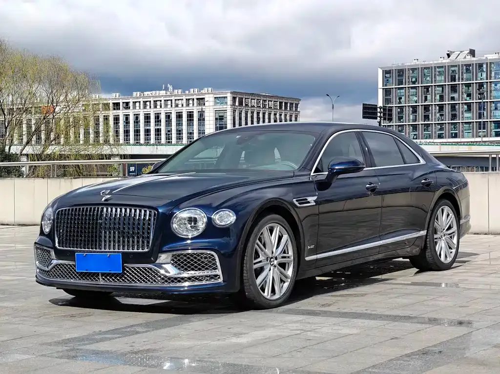 Bentley Flying Spur — фото 1