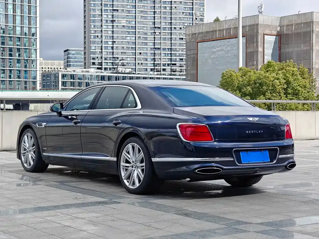 Bentley Flying Spur — фото 3