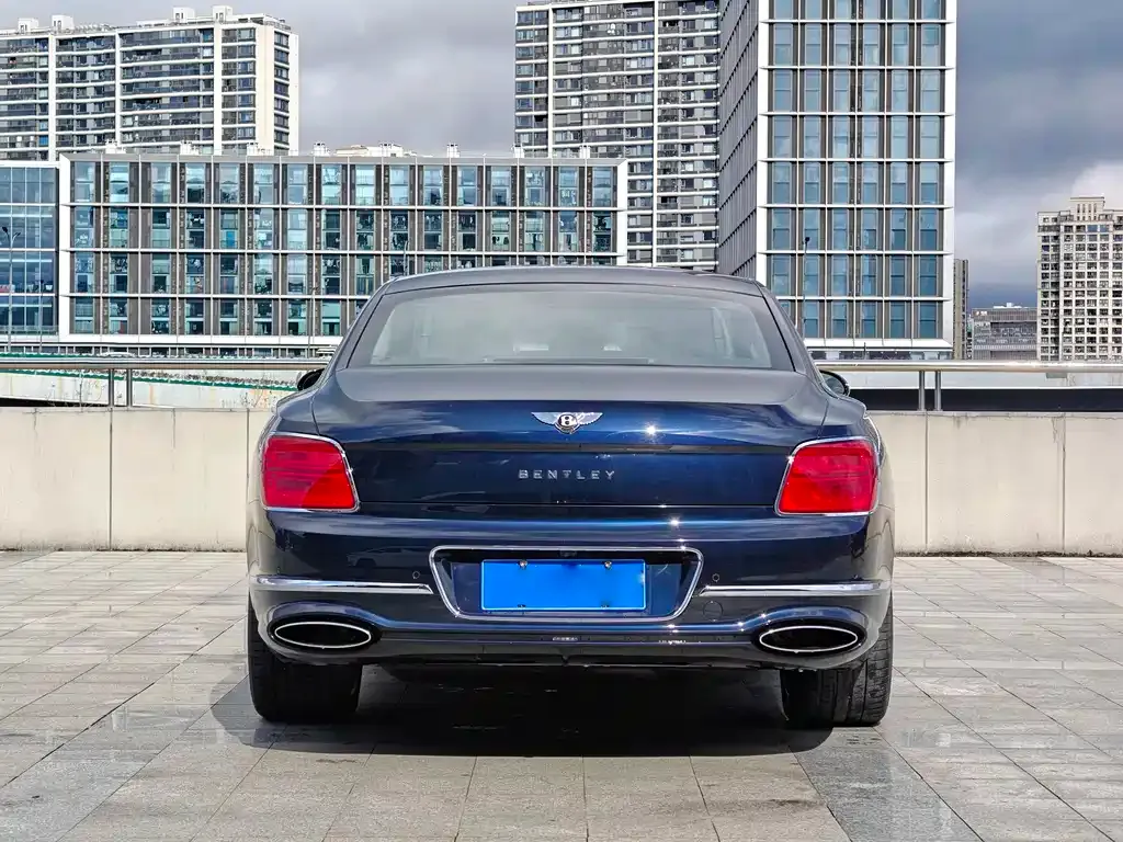 Bentley Flying Spur — фото 4
