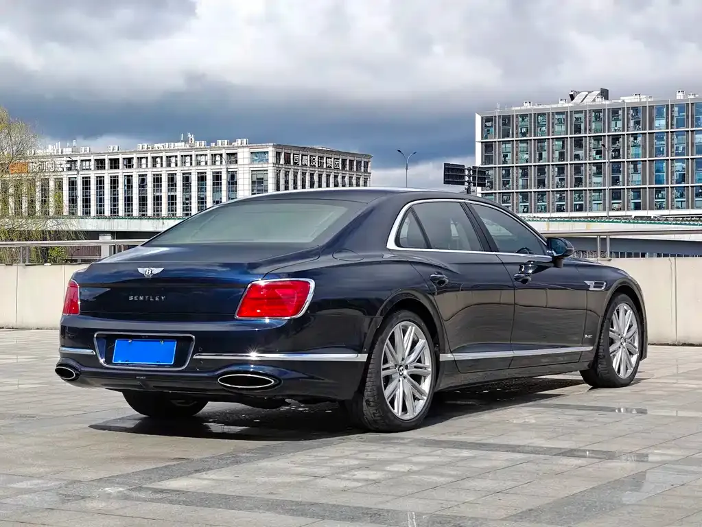Bentley Flying Spur — фото 5